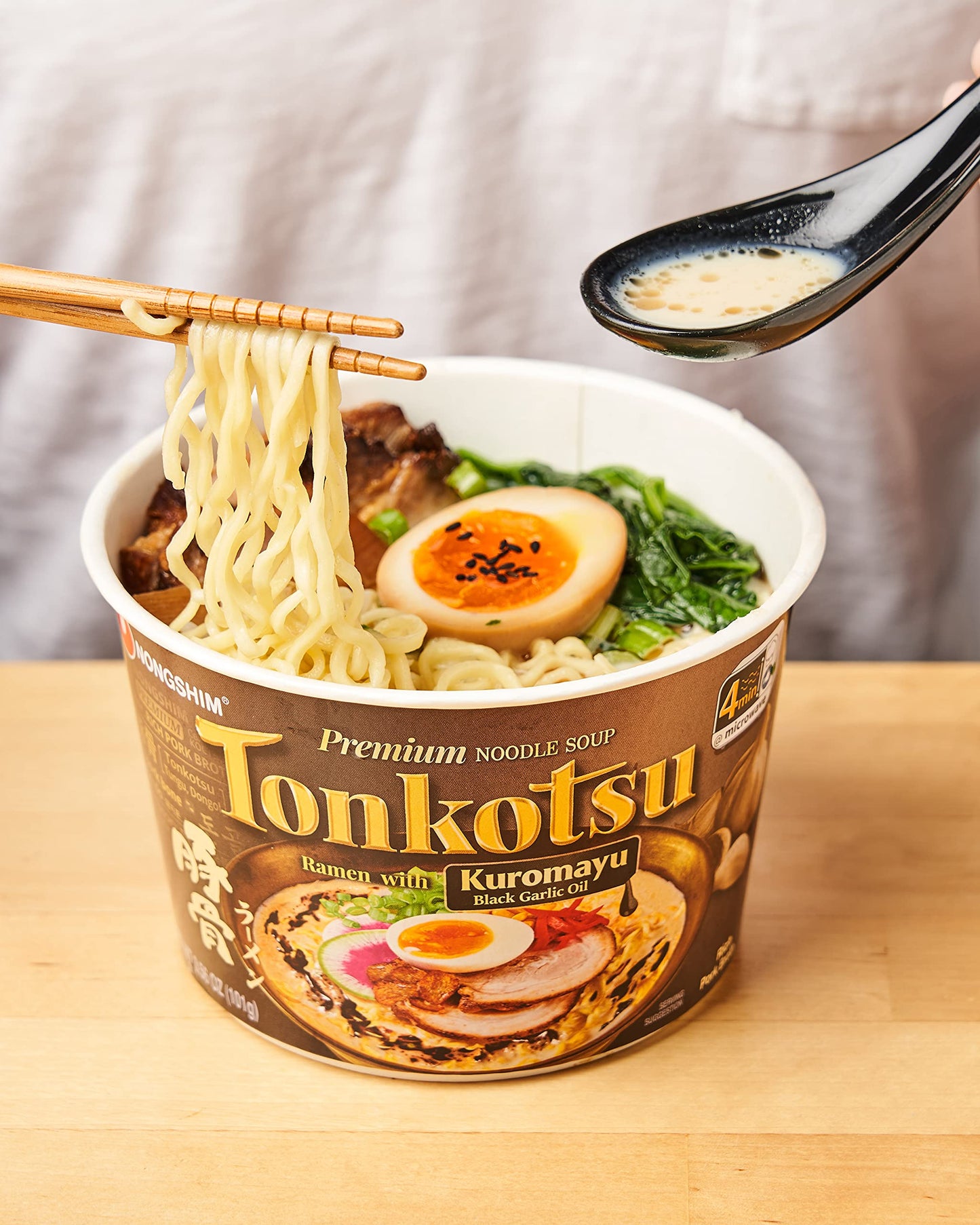 Nongshim Tonkotsu Kuromayu Ramen with Kuromayu Black Garlic Oil, 6 Paper Bowls